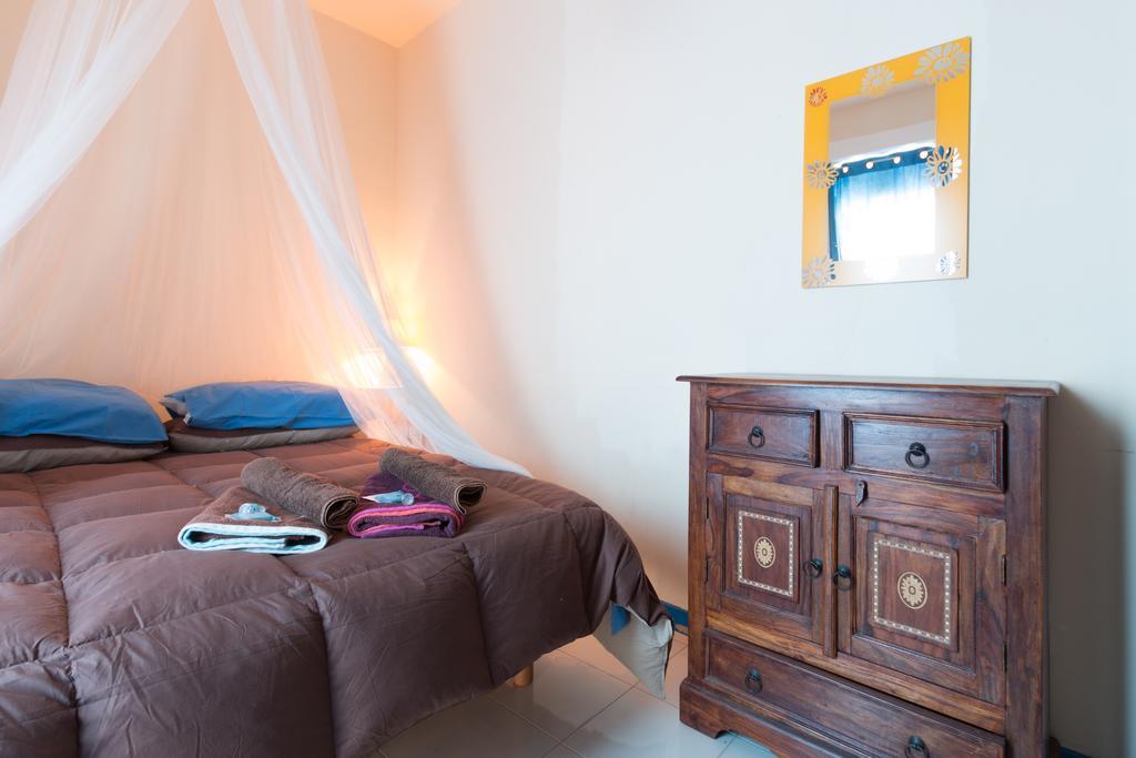 סנטה קרוצ'ה קמרינה Plaza Beach Hostel מראה חיצוני תמונה