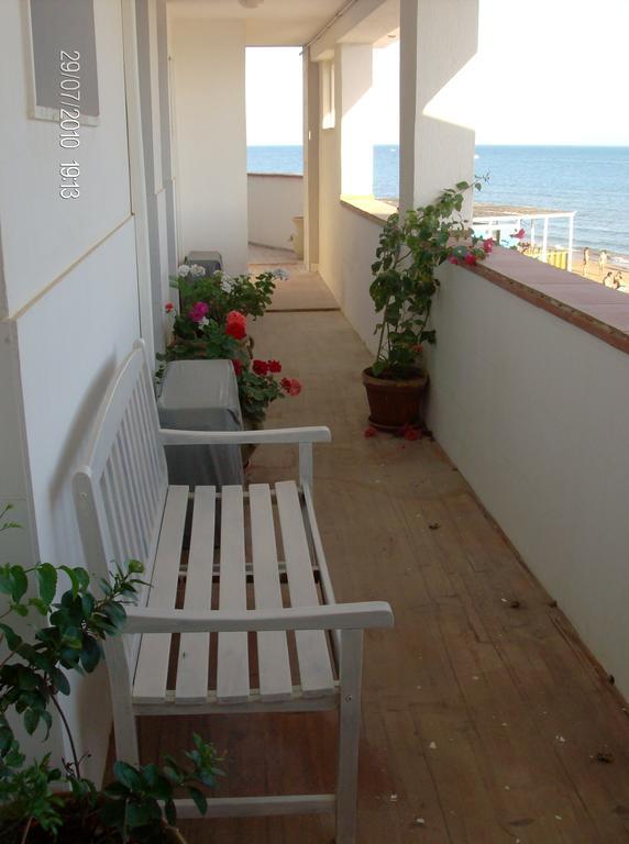 סנטה קרוצ'ה קמרינה Plaza Beach Hostel מראה חיצוני תמונה