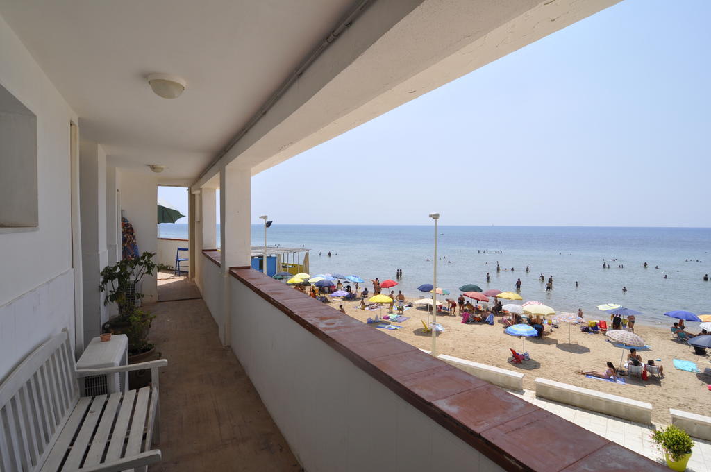 סנטה קרוצ'ה קמרינה Plaza Beach Hostel מראה חיצוני תמונה