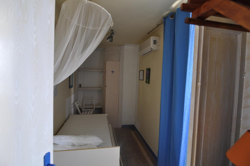 סנטה קרוצ'ה קמרינה Plaza Beach Hostel מראה חיצוני תמונה