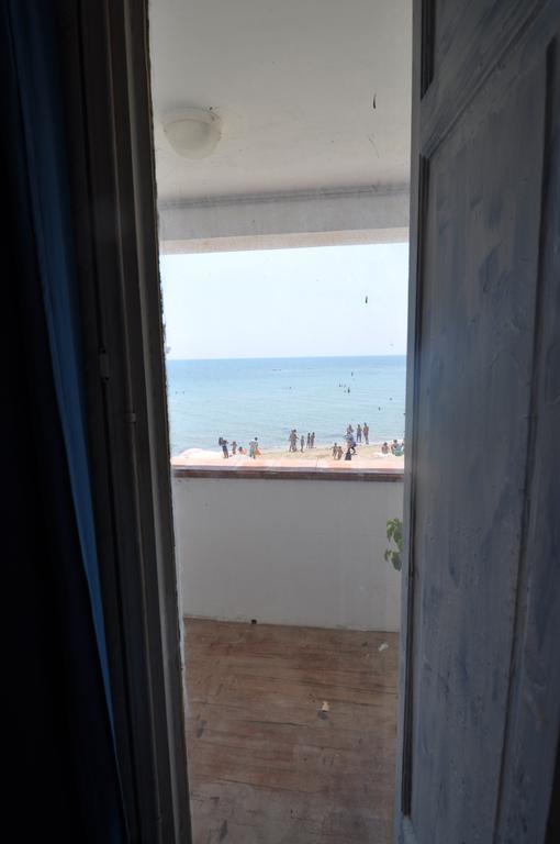 סנטה קרוצ'ה קמרינה Plaza Beach Hostel מראה חיצוני תמונה