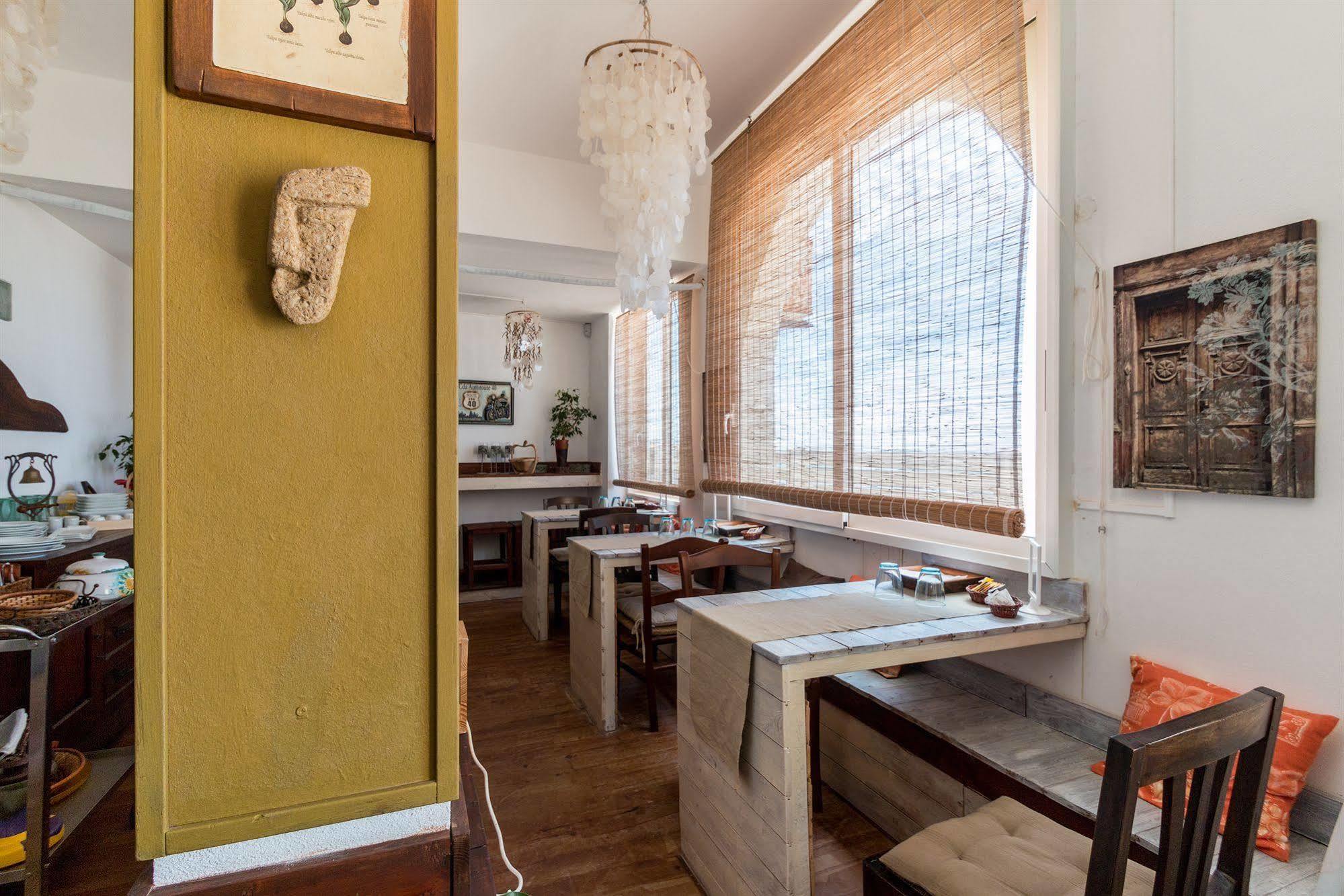 סנטה קרוצ'ה קמרינה Plaza Beach Hostel מראה חיצוני תמונה