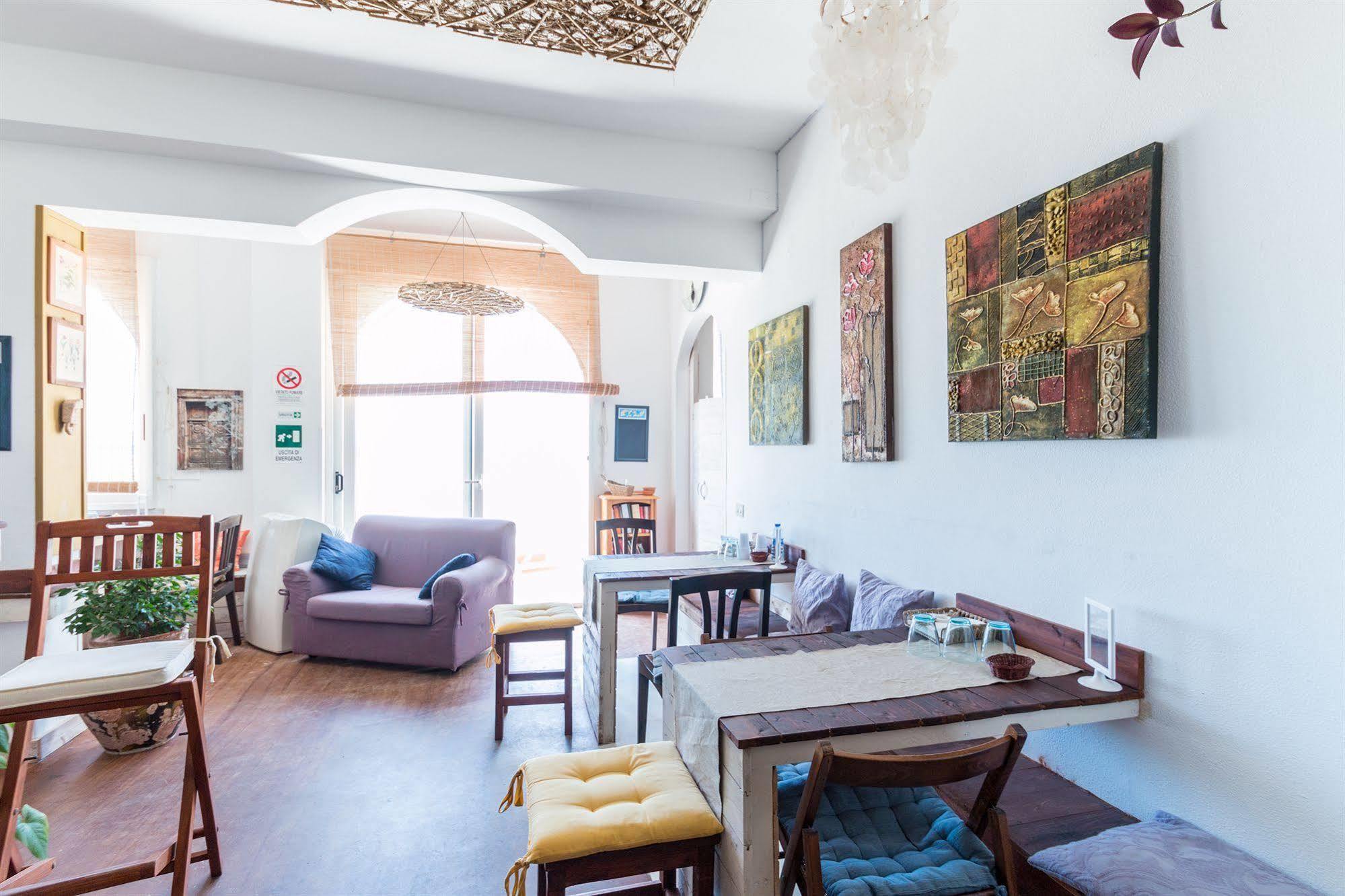 סנטה קרוצ'ה קמרינה Plaza Beach Hostel מראה חיצוני תמונה