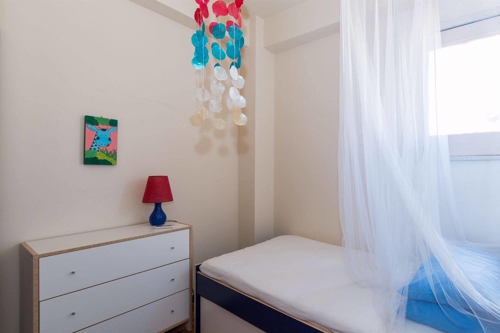 סנטה קרוצ'ה קמרינה Plaza Beach Hostel מראה חיצוני תמונה