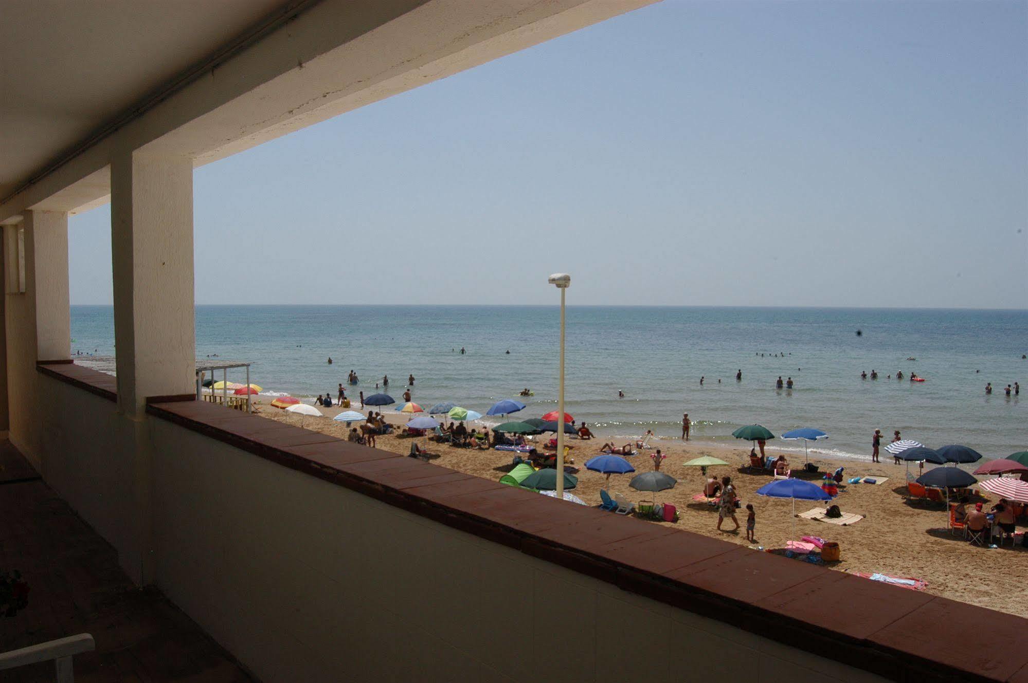 סנטה קרוצ'ה קמרינה Plaza Beach Hostel מראה חיצוני תמונה